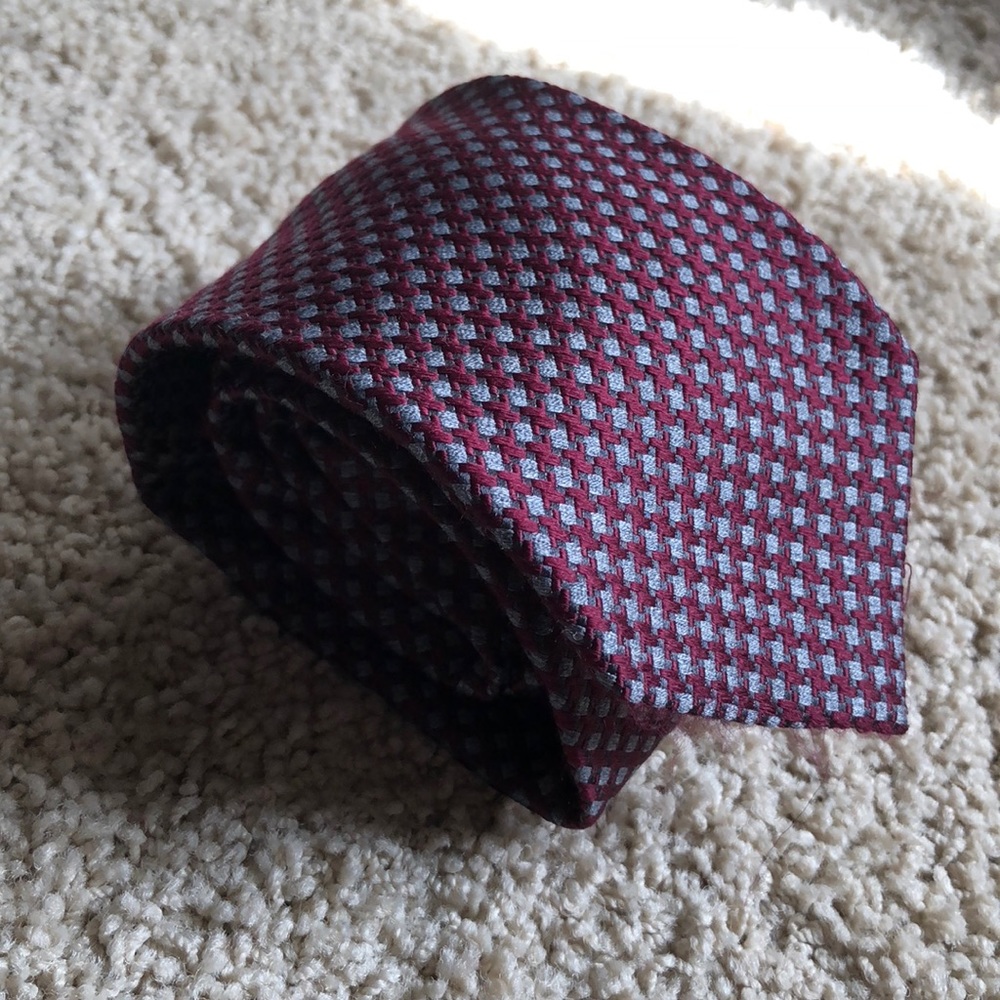 Craft & Barrow Burgundy & Gray Houndstooth Tie